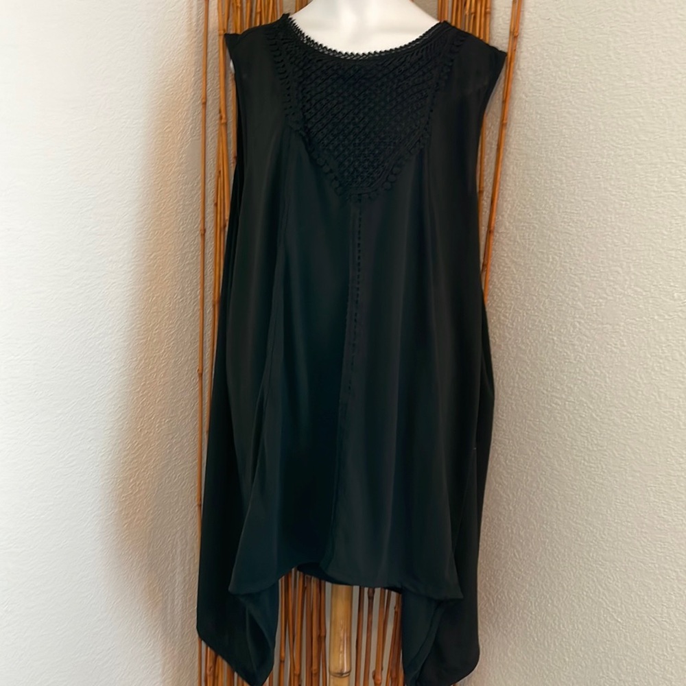 Beautiful Black 3X Long Sides Tank